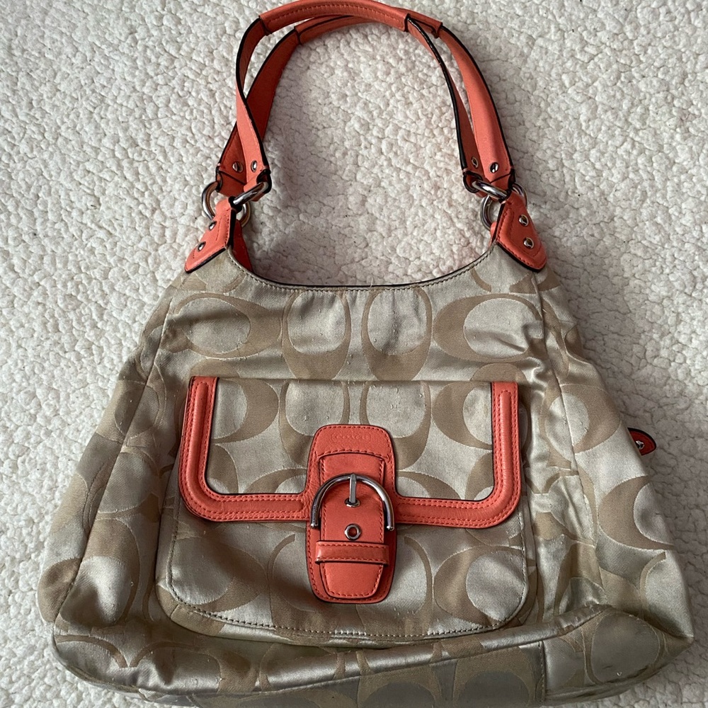 CAMPBELL SIGNATURE HOBO (COACH F24742)
SILVER/LIGHT KHAKI/CORAL